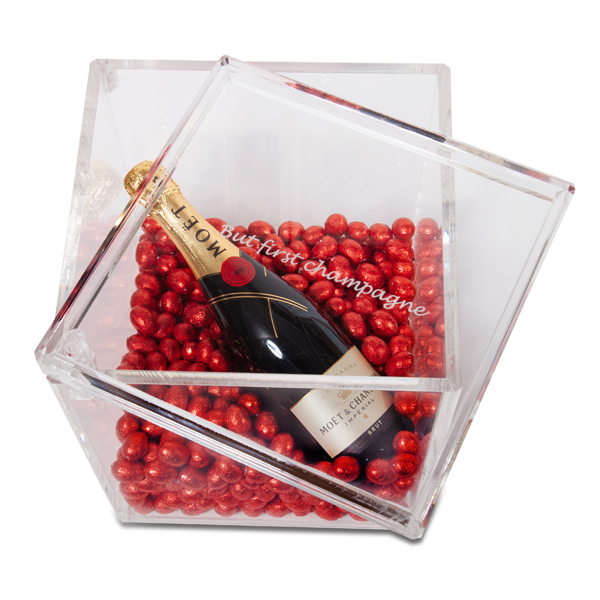 CHAMPAGNE COOLER WITH CHOCKOLATE SWEETS