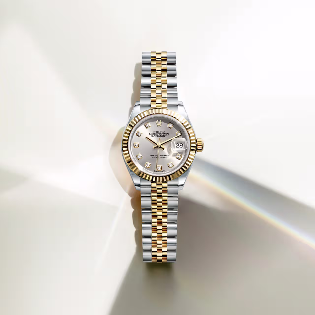 rolex-collection_banner-lady-datejust-cover-m279173-0007-portrait